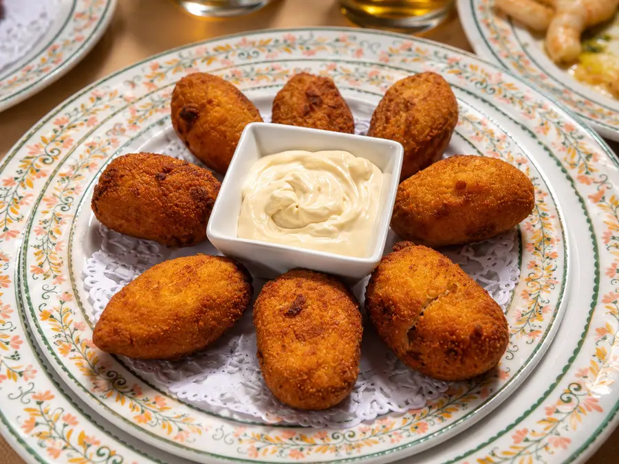 Croquetas caseras en Bodeguita La Mantilla, Punta Umbría